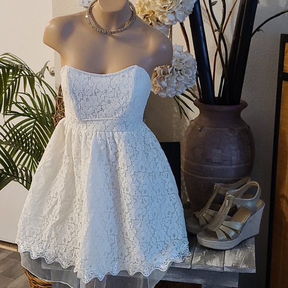 SUMMER STUNNING LACE PARTY DRESS SMALL SLEEVLESS - Picture 4 of 16